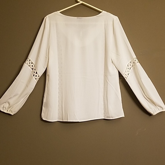 Adorable, Modern Blouse by Worthington Size M - Picture 3 of 3